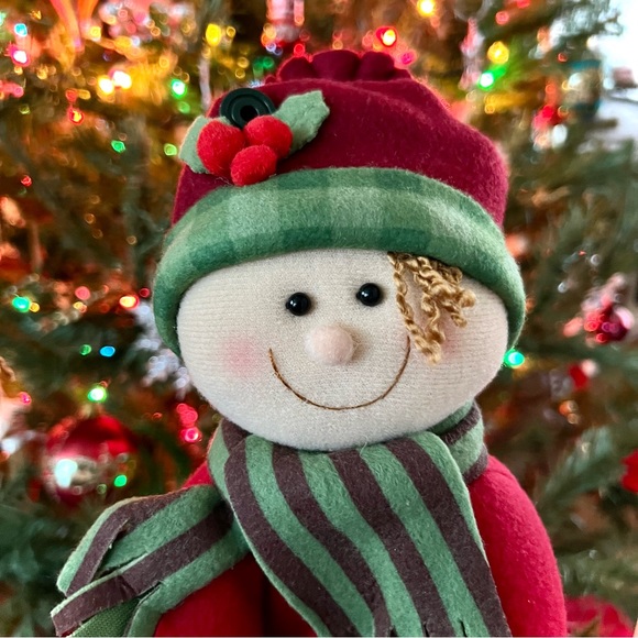 NEW Avon Carolers Musical Stuffed Figurines, Set of 2, Boy Sings Deck The Halls - Picture 10 of 16